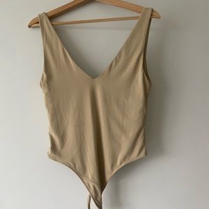 Babaton
Contour V-Neck Bodysuit